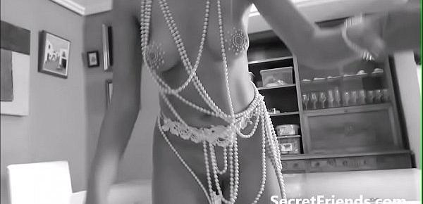  Super sensual lady of pearls at SecretFriends